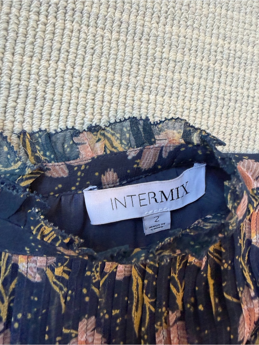 Intermix Blouse - Picture 2 of 3